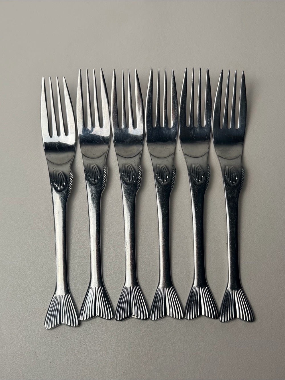 World Tableware Set of 6 Glossy Fish Fin Tip Stainless Steel Dinner Forks